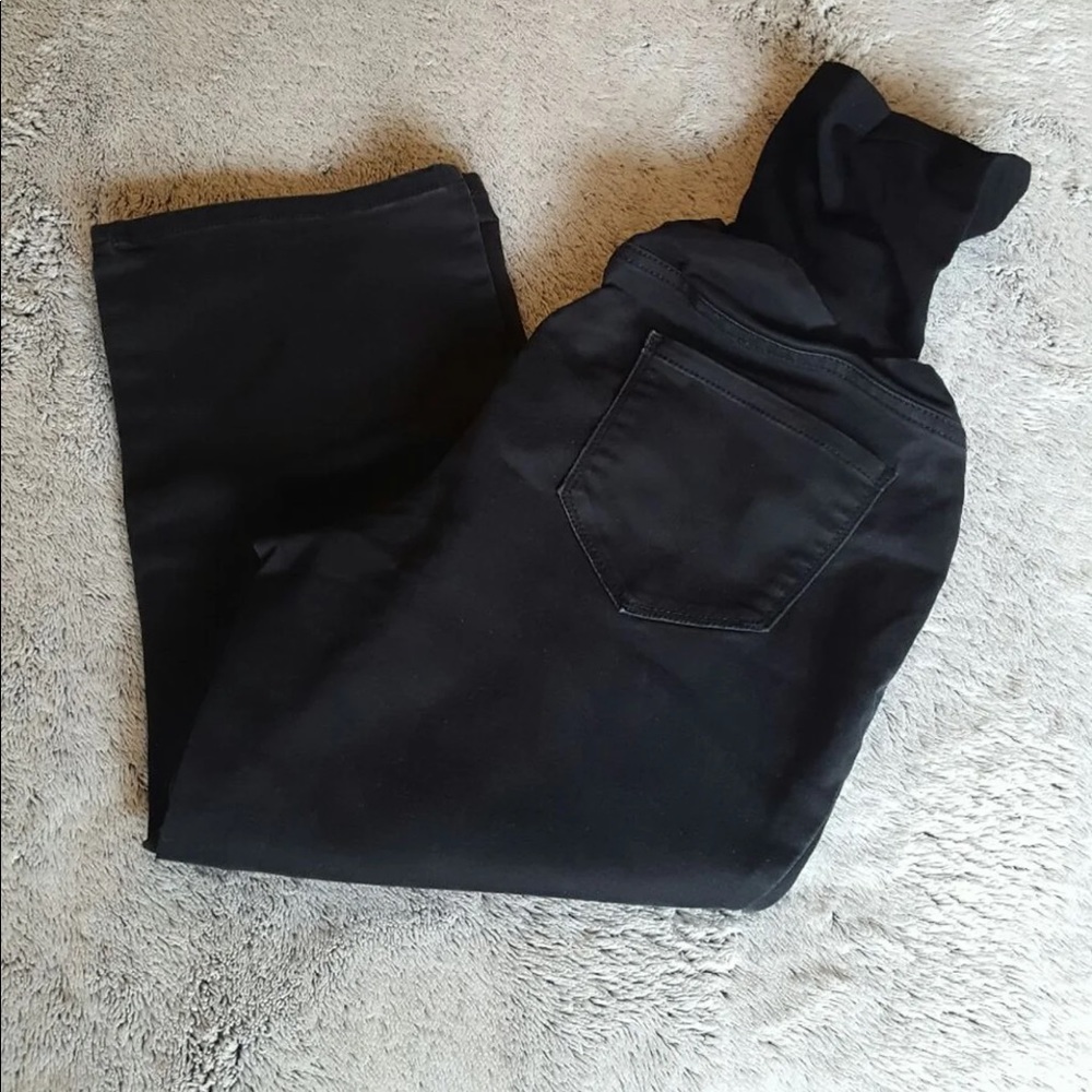 Motherhood Maternity Black Capris sz Medium